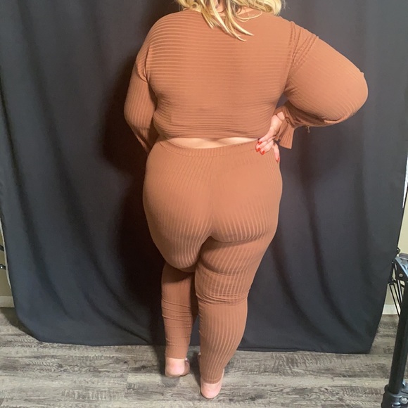 Fashion Nova Plus-Size 2-Piece Crop Top Set - Picture 2 of 3